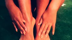 Piedi gonfi e gambe pesanti in estate, scopri i rimedi che funzionano