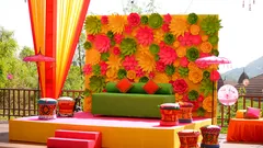 Appassionati di design vivono la casa estiva con colori naturali e dettagli green