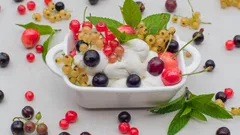 Yogurt greco: il segreto naturale contro il gonfiore estivo