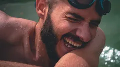 Chi combatte la leucemia trova coraggio attraversando a nuoto lo Stretto di Messina