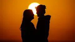 I lettori dell’oroscopo scoprono come l’amore cambia entro luglio 2025