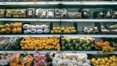 Famiglie attente risparmiano scegliendo la spesa sana e genuina ogni giorno