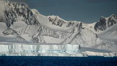 L’Antartide svela ecosistemi nascosti e misteri sotto tre chilometri di ghiaccio