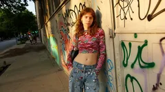 I giovani italiani riscoprono la moda Y2K e trasformano il guardaroba con creatività