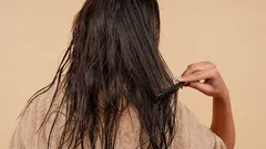Scopri il potere segreto della salvia per capelli bianchi luminosi